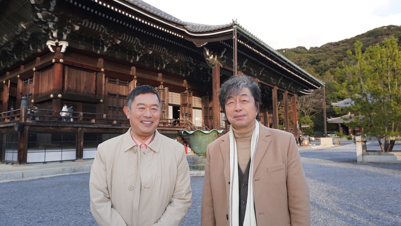 1月29日放送の「『BS朝日開局25周年記念　あなたの知らない京都旅～1200年の物語～』より、中村雅俊（右）と内藤剛志（左）