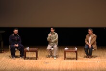 左から白金（KING BAI）、成田凌、港岳彦