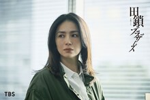 ドラマ「田鎖ブラザーズ」より、井川遥演じる足利晴子