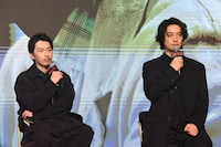 左から松本優作、斎藤工