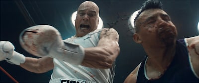 「デアデビル：ボーン・アゲイン」シーズン2 場面写真。ヴィンセント・ドノフリオ演じるキングピン（左）