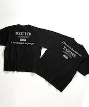 ホラー映画「トゥギャザー」グッズ各種発売、腕がくっついた狂気の2枚組みTシャツも