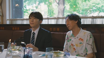「ラプソディ・ラプソディ」より、高橋一生演じる夏野幹夫（左）と利重剛演じる叔父・大介（右）