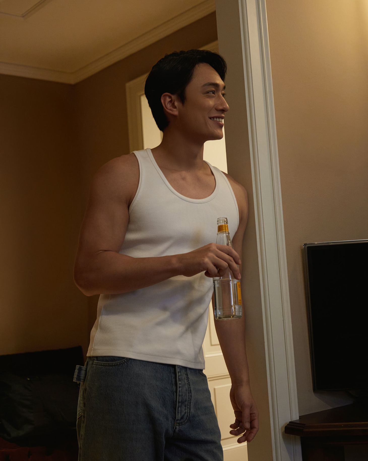 テレンス・ラウ（撮影：Olivia Tsang / ヘアメイク：Ziv Yeung
 / メイク：Will Wong / 衣装：Bottega Veneta）