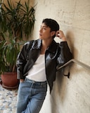 テレンス・ラウ（撮影：Olivia Tsang / ヘアメイク：Ziv Yeung
 / メイク：Will Wong / 衣装：Bottega Veneta）