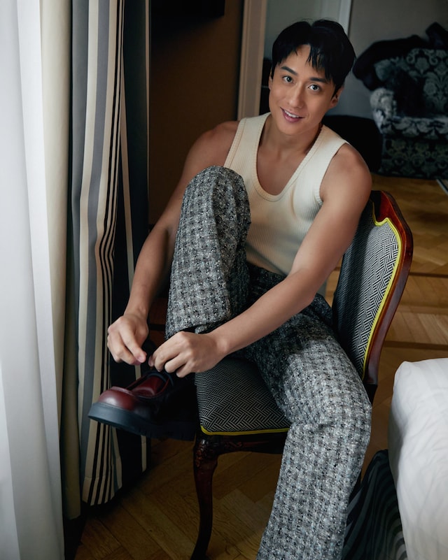 テレンス・ラウ（撮影：Olivia Tsang / ヘアメイク：Ziv Yeung
 / メイク：Will Wong / 衣装：Bottega Veneta）