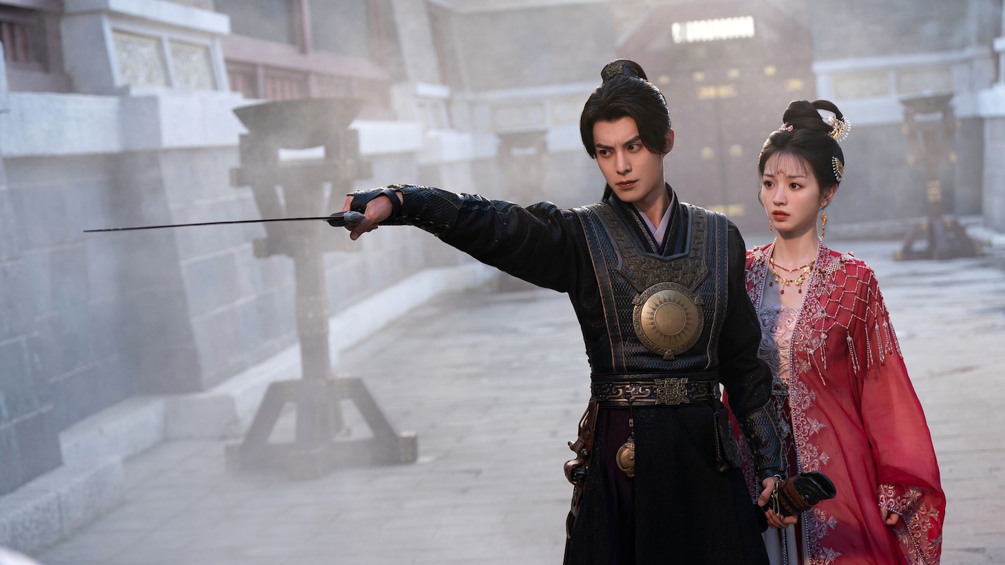 ワン・ホーディー（王鶴棣）演じる楊凌 / 許七安（左）とティエン・シーウェイ（田曦薇）演じる臨安（右）