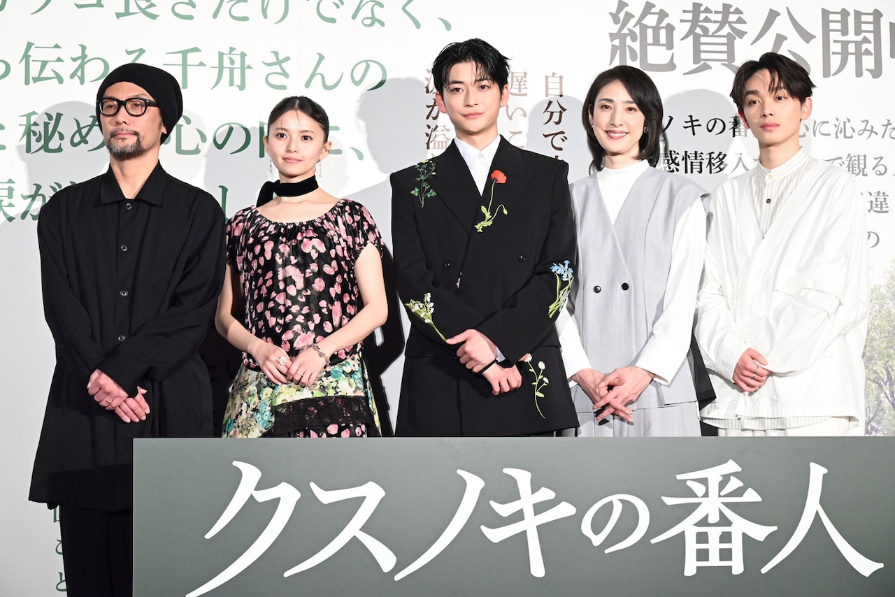 「クスノキの番人」公開初日舞台挨拶にて、左から伊藤智彦、齋藤飛鳥、高橋文哉、天海祐希、宮世琉弥