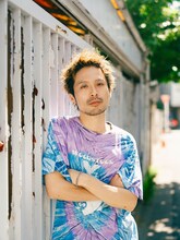 バンドマン・ミコシバ役の金丸慎太郎