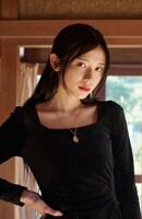 霊媒師・不死川有寿役の早見紗英