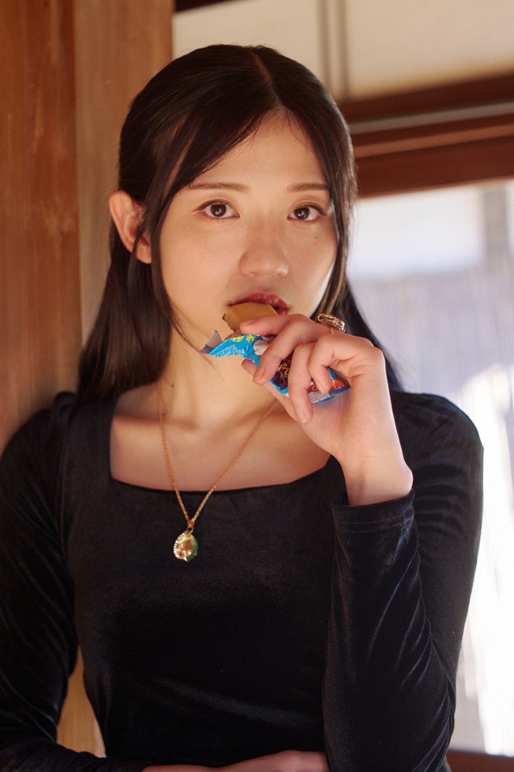 霊媒師・不死川有寿役の早見紗英