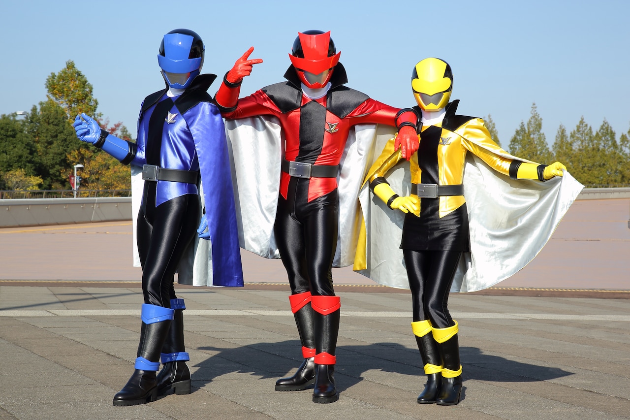 快盗戦隊ルパンレンジャー。左からルパンブルー、ルパンレッド、ルパンイエロー ©東映