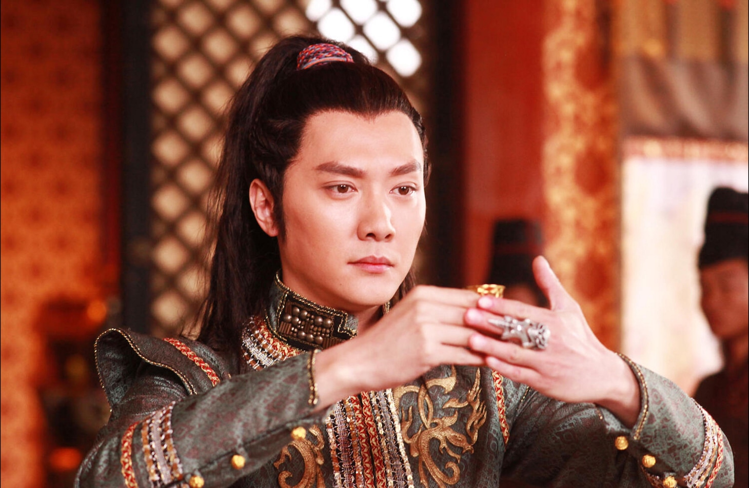 中国ドラマ「蘭陵王」の主人公である不敗戦神・蘭陵王 / 高長恭。史実ではその勇敢さと武勲ゆえに当時の皇帝（高緯）から疎まれ、573年、毒薬を賜りその生涯を閉じたとされている