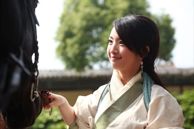 天女の血を継ぐと言われる楊雪舞。演じたのは台湾ドラマ「イタズラなKiss～惡作劇之吻～」「イタズラな恋愛白書～In Time With You～」のアリエル・リン（林依晨）