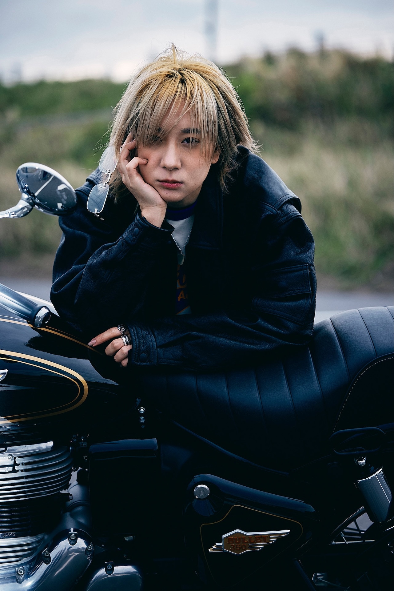 伊澤彩織の初フォトブック「PLAYer1」発売、佐藤健とアクション語った対談収録