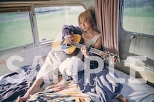 伊澤彩織の初フォトブック「PLAYer1」発売、佐藤健とアクション語った対談収録