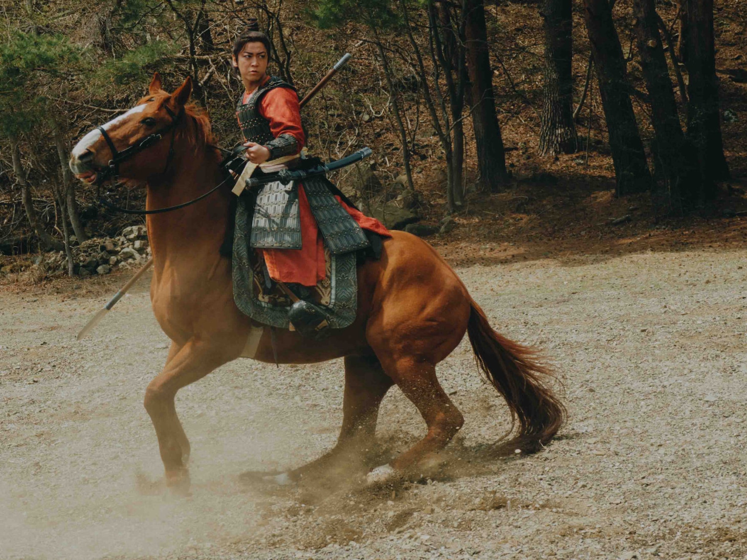 ドラマ「北方謙三 水滸伝」より、亀梨和也演じる林冲