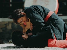 亀梨和也演じる槍使い・林冲を捉えた「北方謙三 水滸伝」新写真、佐藤浩市とのシーンも