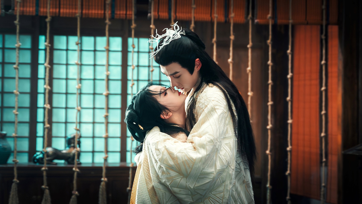 左からマー・チウユエン（馬秋元）演じる江稚玉、ホー・ジェンチー（何健麒）演じる阿九 / 江景淮