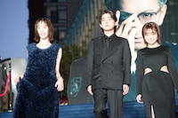 左から井桁弘恵、倉悠貴、大原優乃