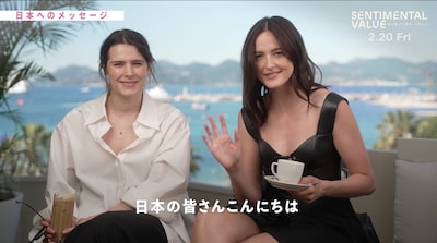 「センチメンタル・バリュー」インタビュー映像より、インガ・イブスドッテル・リッレオース（左）とレナーテ・レインスヴェ（右）