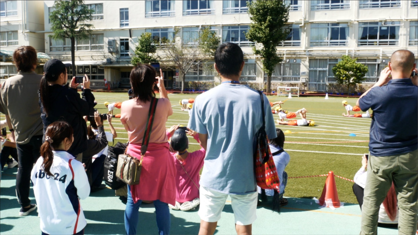 「夜間保育からモンテッソーリへ─子育ての未来─」場面写真