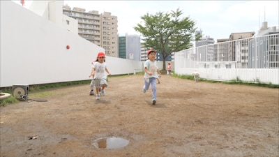 「夜間保育からモンテッソーリへ─子育ての未来─」場面写真