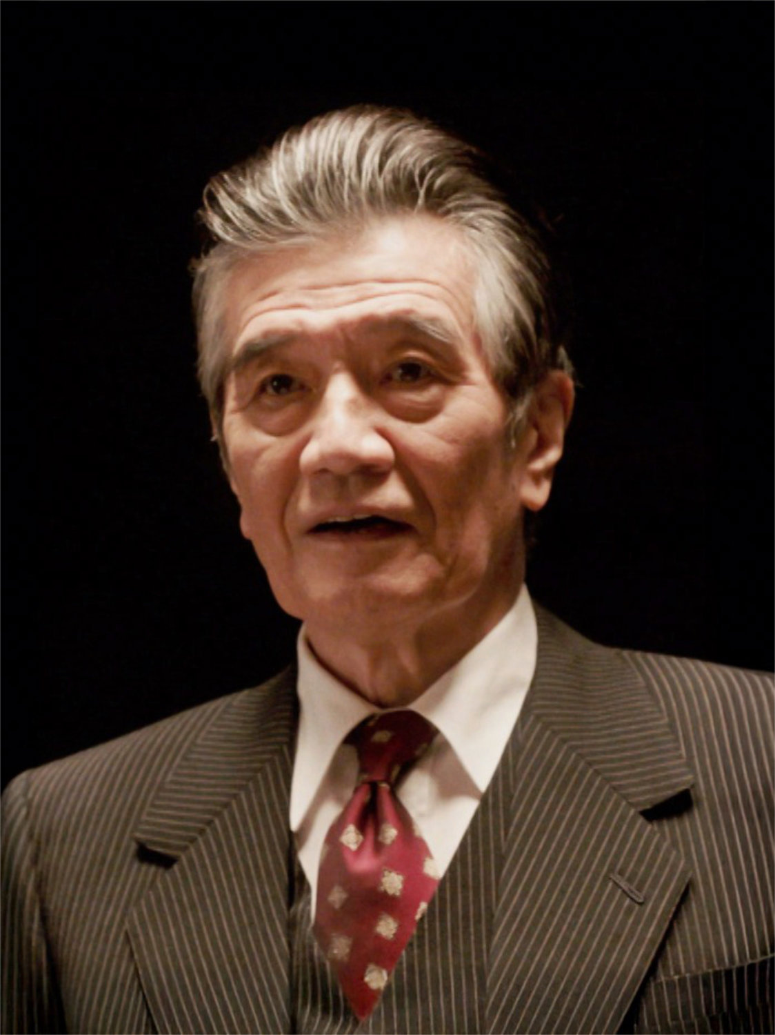 上野の街を裏で取りしきる水谷役の大谷亮介