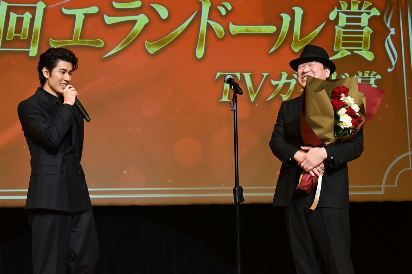 第50回エランドール賞を受賞した佐藤二朗（右）と、お祝いゲストの寛一郎（左）