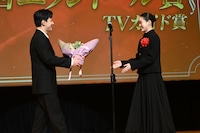 第50回エランドール賞を受賞した髙石あかり（右）と、お祝いゲストの吉沢亮（左）