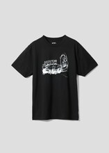 ちゃぶ台の夢（drawn by ヒグチユウコ）｜Tシャツ（税込3500円）©TSUBURAYA PROD. ©yuko higuchi