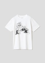 テレビの前に集合（drawn by ヒグチユウコ）｜Tシャツ（税込3500円）©TSUBURAYA PROD. ©yuko higuchi