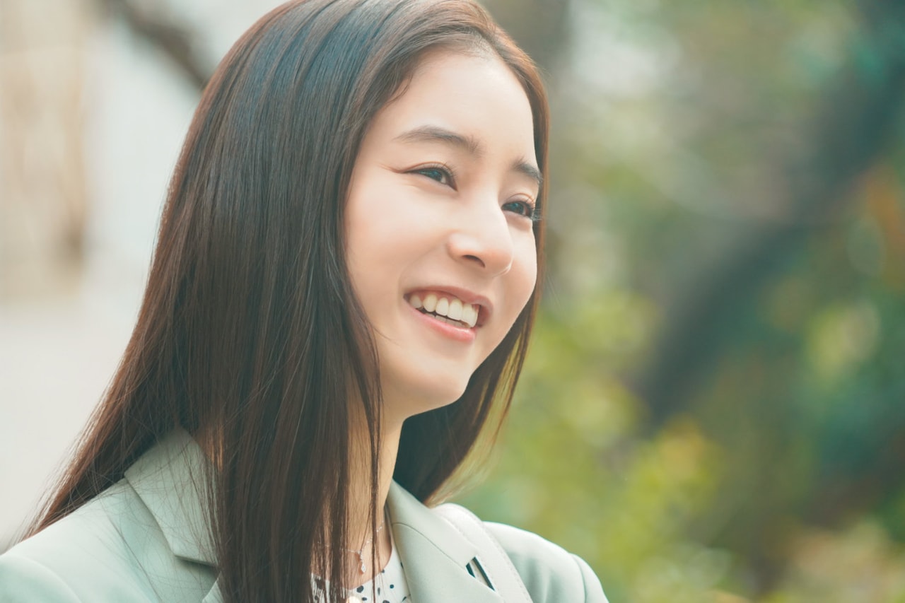 新木優子が「ほどなく、お別れです」出演、目黒蓮演じる葬祭プランナーの大切な存在