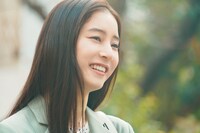 映画「ほどなく、お別れです」新木優子演じる漆原遥