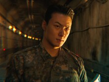 韓国映画「全知的な読者の視点から」より、シン・スンホ演じる強靭な肉体を持つ心優しきドクシャの仲間イ・ヒョンソン