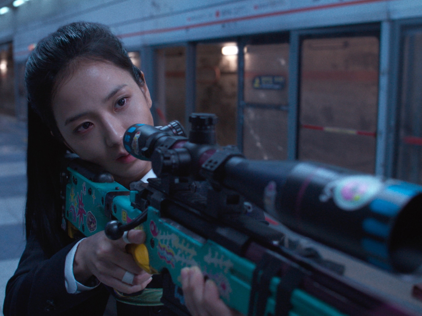 韓国映画「全知的な読者の視点から」より、ジス（BLACKPINK）演じる高校生イ・ジヘ