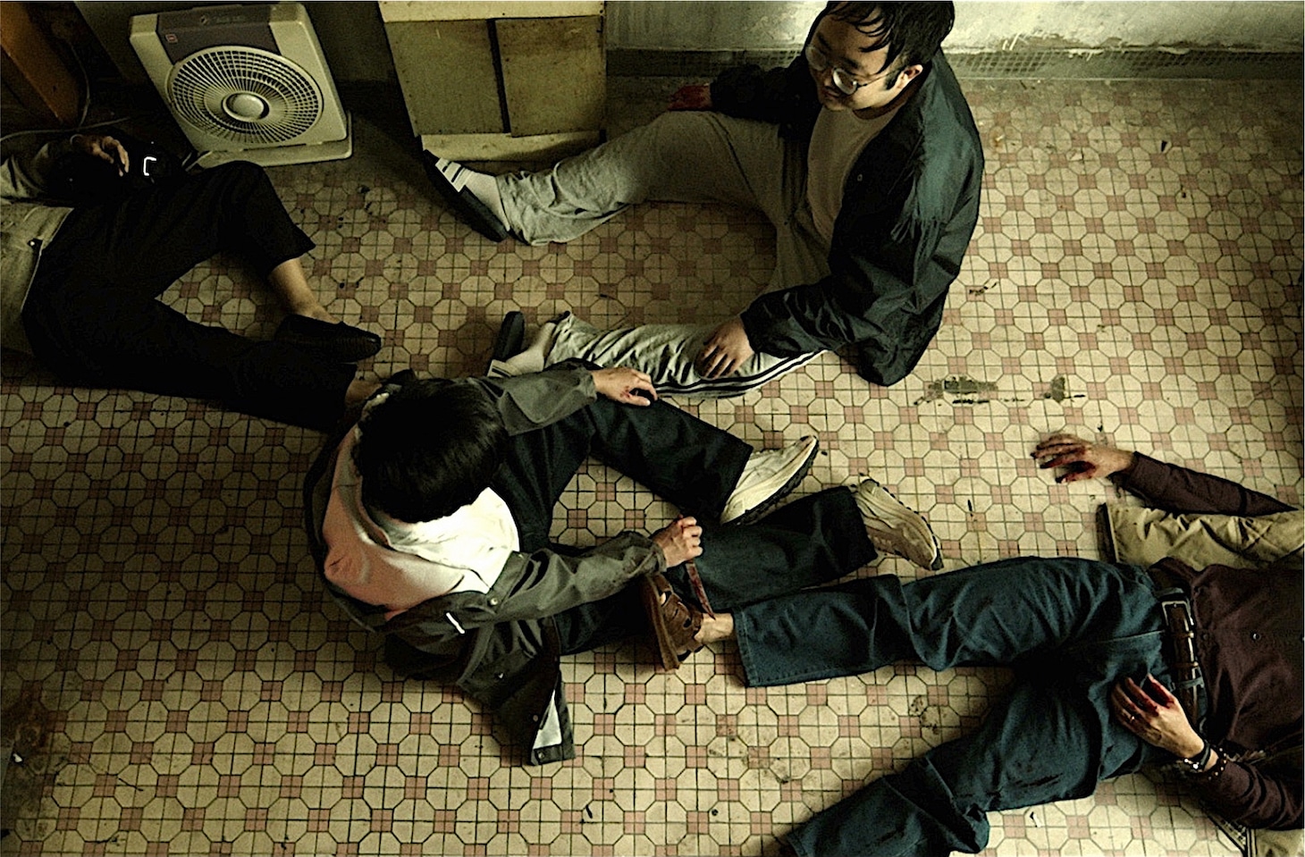 香港映画「正義廻廊」場面写真。香港では一部の残酷描写でR18+に指定されたが大ヒットを記録した。日本ではR15+指定で封切られる