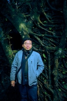 映画「燃え上がる島」の監督・黄インイク