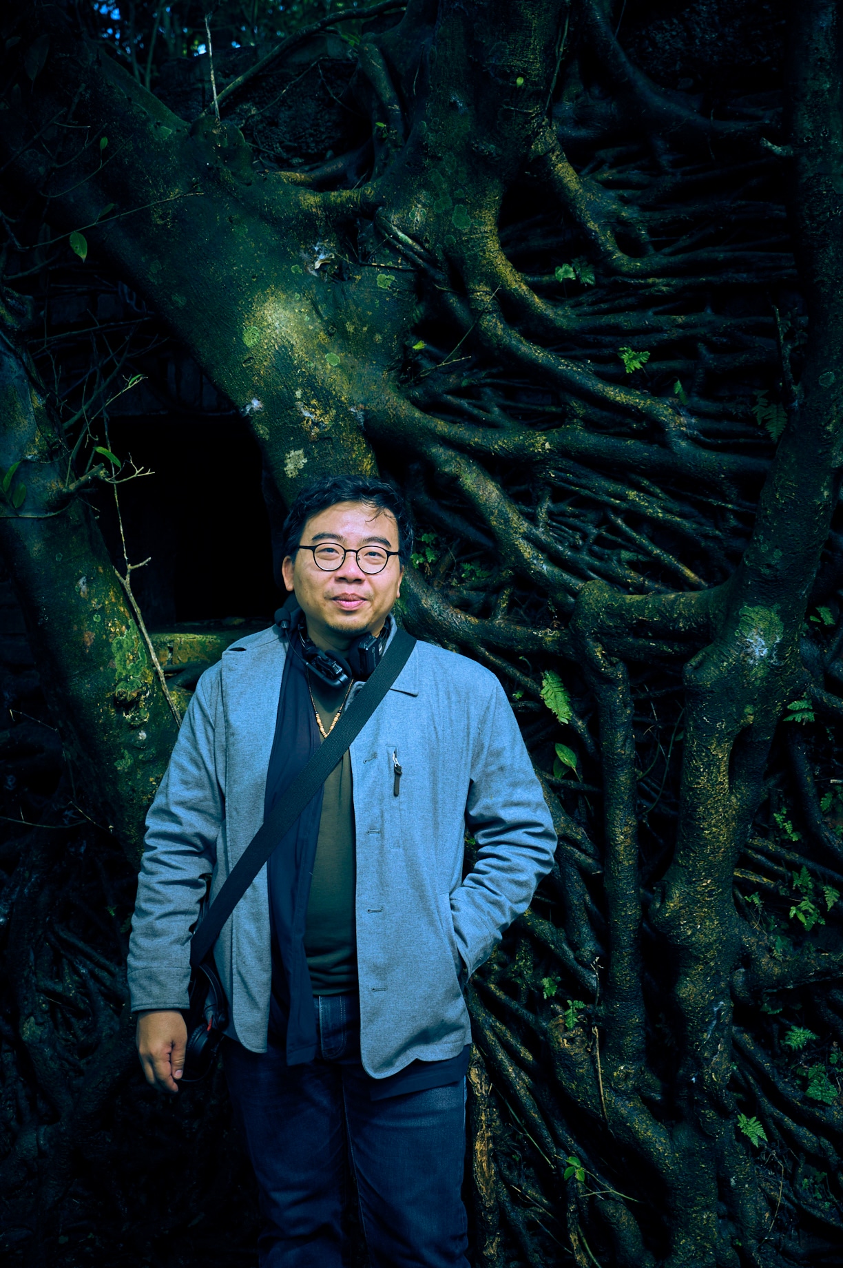 映画「燃え上がる島」の監督・黄インイク