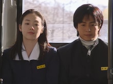 「映画 冬のソナタ」ペ・ヨンジュンとチェ・ジウが高校生演じた場面写真解禁