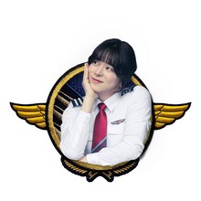 映画「PILOT ー人生のリフライトー」キャラクタービジュアル。航空会社に現れた新人パイロットのハン・ジョンミ（チョ・ジョンソク）