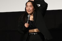 「禍禍女」初日舞台挨拶にて、泣きまね後に変顔をするゆりやんレトリィバァ