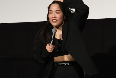 「禍禍女」初日舞台挨拶にて、泣きまね後に変顔をするゆりやんレトリィバァ