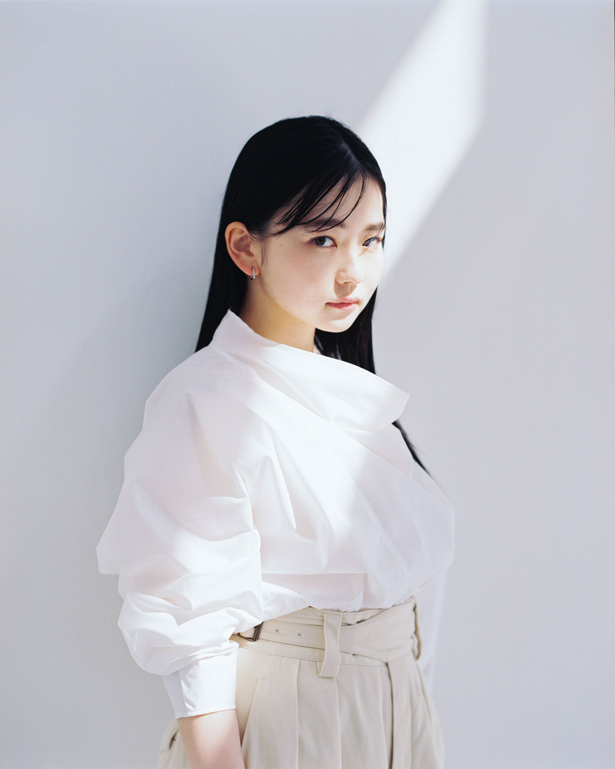 「AMUSE Audition 2025-26『私が撮りたかった俳優の原石展』」で展示される山田杏奈の撮り下ろしカット。オーディションでアンバサダーを務めた
