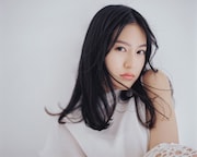 「AMUSE Audition 2025-26『私が撮りたかった俳優の原石展』」で展示される恒松祐里の撮り下ろしカット。オーディションでアンバサダーを務めた