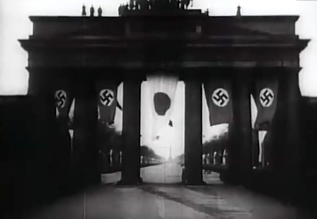 映画「残されたヘッドライン」より、ドイツ・ベルリンのブランデンブルク門の様子