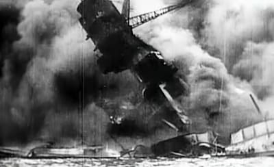 映画「残されたヘッドライン」より、真珠湾攻撃の様子
