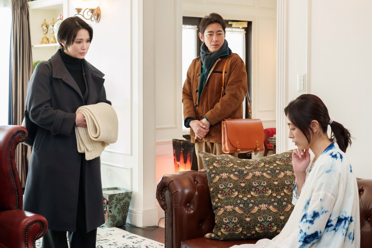 ドラマ「精神分析医 氷室想介の事件簿3-カリスマ塾長の闇…職員転落死の過去と連続殺人の謎-」場面写真