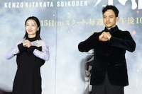 左から波瑠、満島真之介