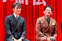 左から反町隆史、織田裕二